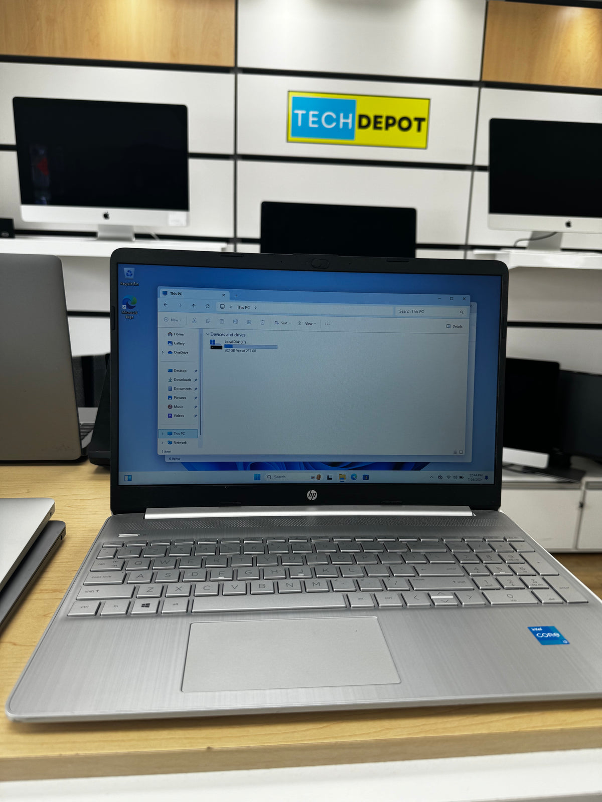 HP 15" 11TH Gen i3 12GB RAM 256GB SSD Excellent